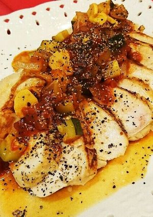 夏野菜ソースの鶏ムネ肉の柔らかステーキ♪-レシピのメイン写真