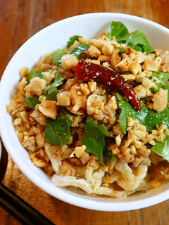 パクチー・ピーナッツ入り汁なし担担麺-レシピのメイン写真