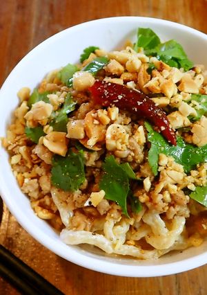 パクチー・ピーナッツ入り汁なし担担麺-レシピのメイン写真