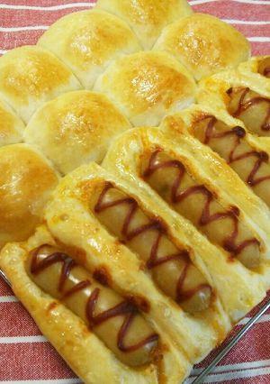 1つの型でウィンナーパンとチョコパン♪-レシピのメイン写真