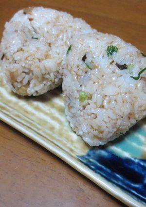 ふじっこ煮と揚げ玉のおにぎり-レシピのメイン写真