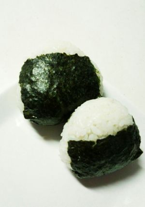子供よろこぶ3色おにぎり-レシピのメイン写真