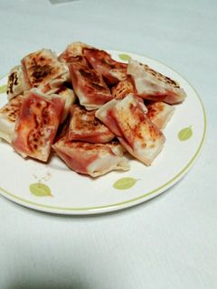 材料3つ!餃子の皮で包み焼きピザ-レシピのメイン写真