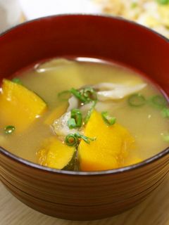 秋の定番☆かぼちゃと舞茸のお味噌汁-レシピのメイン写真