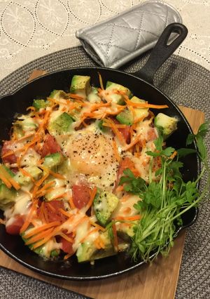 スキレットで簡単♬アボトマ卵のグリル❤︎-レシピのメイン写真
