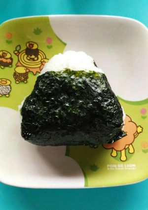 昆布マヨで喜んぶおむすび(*ﾟ▽ﾟ)ﾉ-レシピのメイン写真
