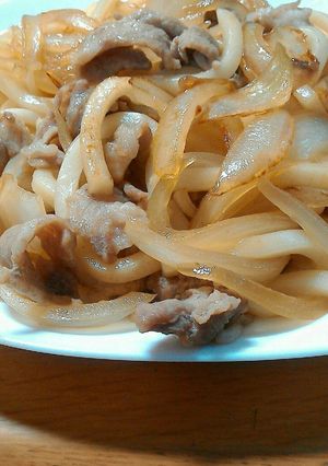 簡単！豚肉と玉ねぎの焼きうどん(^-^)-レシピのメイン写真