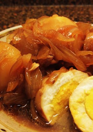 焼豚のタレじゃがいもと玉ねぎと卵の煮物♪-レシピのメイン写真