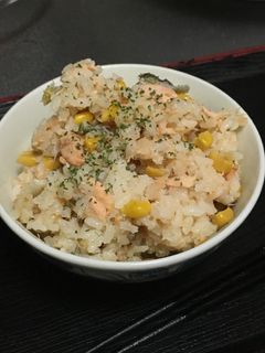 丸ごと鮭の切り身炊き込みごはん-レシピのメイン写真