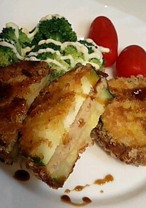 ズッキーニーの挽肉はさみ揚げ♪おから入り-レシピのメイン写真