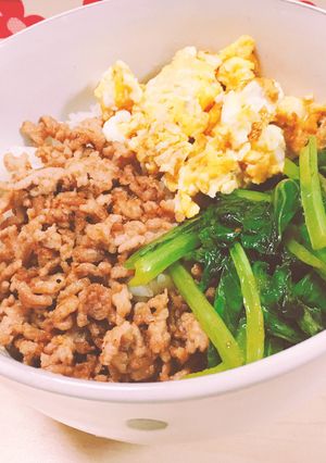 個性が際立つ！魔法の三色丼-レシピのメイン写真