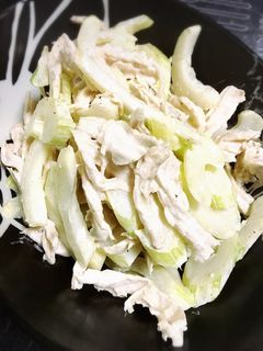 セロリと蒸し鶏のサラダ-レシピのメイン写真