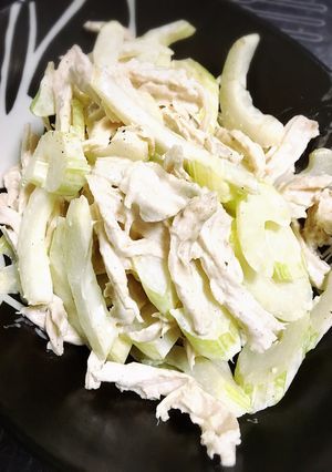 セロリと蒸し鶏のサラダ-レシピのメイン写真