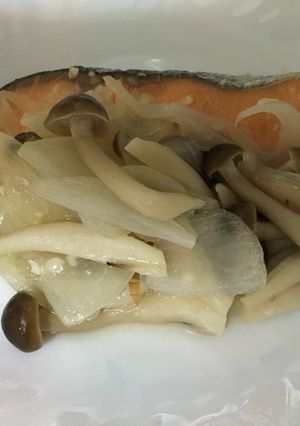 フライパンで鮭(塩麹)の蒸し焼き-レシピのメイン写真