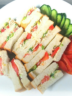 切分け楽々☆ザクザク野菜&鶏ハムサンド♪-レシピのメイン写真