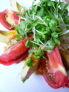 アボカドとトマトわさび醤油ドレッシング。-レシピのメイン写真