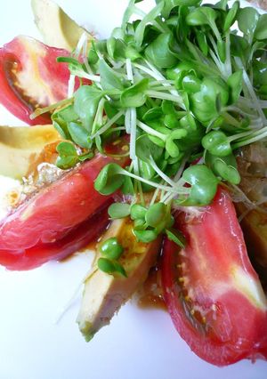 アボカドとトマトわさび醤油ドレッシング。-レシピのメイン写真