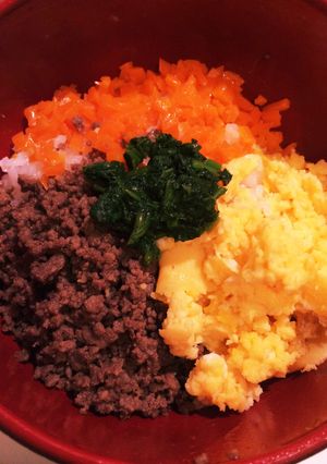 4色そぼろ丼-レシピのメイン写真