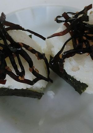 残暑に！みょうがと昆布よろこんぶおにぎり-レシピのメイン写真