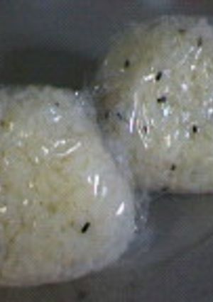 超簡単☆胡麻とゴマ油のおにぎり-レシピのメイン写真
