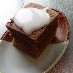 รูปของ ココア蒸しケーキ～ホイップマリームのせ～