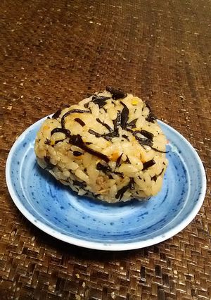 ひじきと昆布の炊き込みおにぎり-レシピのメイン写真
