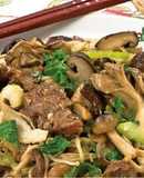 牛肉のオイスターソース炒めピリ辛マヨ添え
