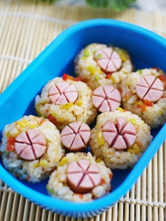 子供が絶対喜ぶ♡ソーセージお握り-レシピのメイン写真