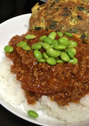キーマカレーに彩り枝豆で食欲アップ！-レシピのメイン写真