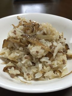 ゴボウと生姜の炒飯っぽい炊き込み混ぜご飯-レシピのメイン写真