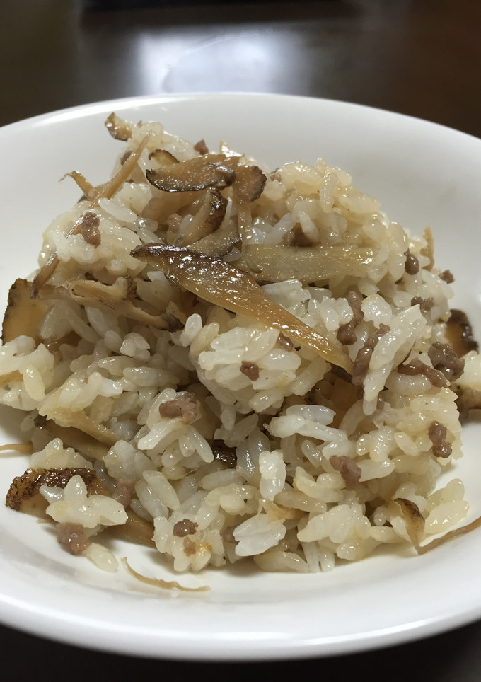 ゴボウと生姜の炒飯っぽい炊き込み混ぜご飯-レシピのメイン写真