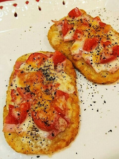 ハッシュドポテトde☆トマトベーコンピザ-レシピのメイン写真