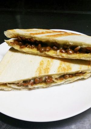 ネバっとろ～♪納豆のホットサンド風☆-レシピのメイン写真