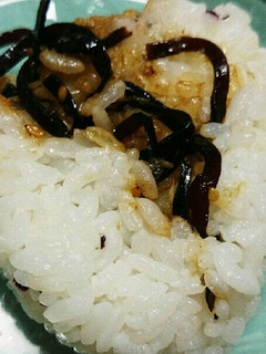 よろこんぶおかかゆかりおにぎり♪-レシピのメイン写真