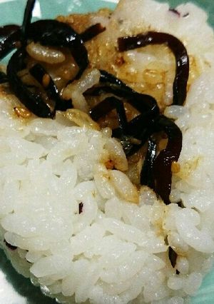 よろこんぶおかかゆかりおにぎり♪-レシピのメイン写真