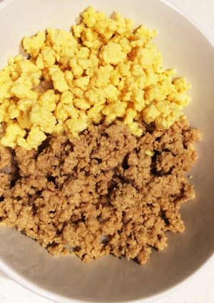 冷凍豆腐でカサ増し☆鶏そぼろ-レシピのメイン写真