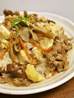 秋の昼夕弁当♪栗入り豚肉と舞茸の混ぜご飯-レシピのメイン写真