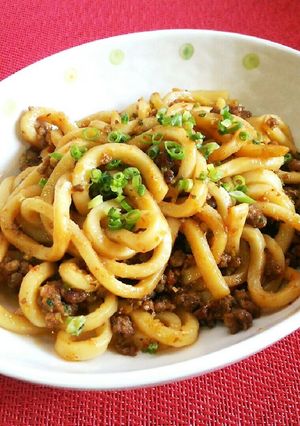 簡単♡ピリ辛deコクウマ肉味噌うどん♪-レシピのメイン写真