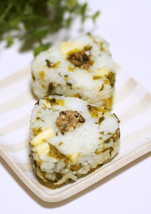 栄養抜群♡高菜チーズのよろこんぶおにぎり-レシピのメイン写真