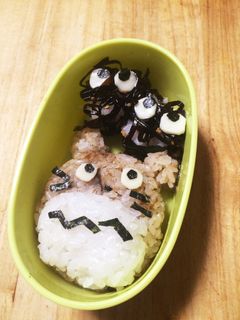 トトロとまっくろくろすけおにぎりキャラ弁-レシピのメイン写真