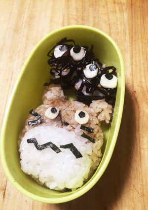 トトロとまっくろくろすけおにぎりキャラ弁-レシピのメイン写真