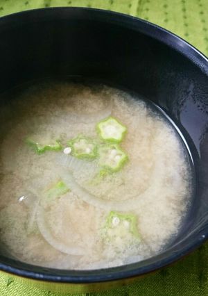 オクラと玉ねぎの味噌汁-レシピのメイン写真