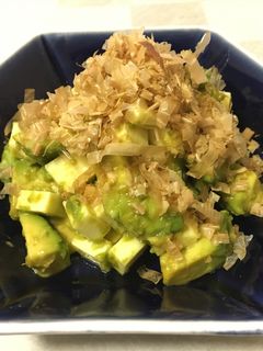 簡単おつまみ!漬けアボカドのチーズ和え-レシピのメイン写真