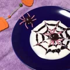 รูปของ ハロウィンに♪コロロとさけるグミの蜘蛛☆