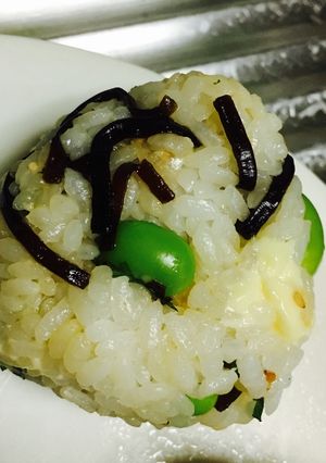 よろこんぶおにぎり☆枝豆チーズ-レシピのメイン写真