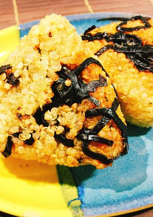 キヌアde☆よろこんぶ焼きおにぎり-レシピのメイン写真