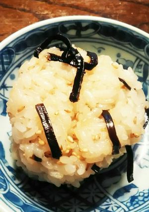 ごま油香るゴマ昆布おにぎり★-レシピのメイン写真