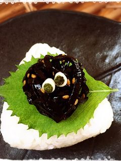 よろこんぶ♥まっくろくろすけおにぎり-レシピのメイン写真