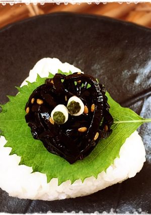 よろこんぶ♥まっくろくろすけおにぎり-レシピのメイン写真