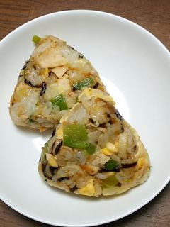 チャーハンで昆布おにぎり-レシピのメイン写真